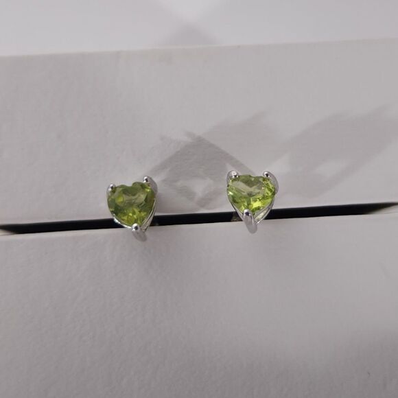 Peridot 5 mm Heart Post Earrings - Picture 4 of 4